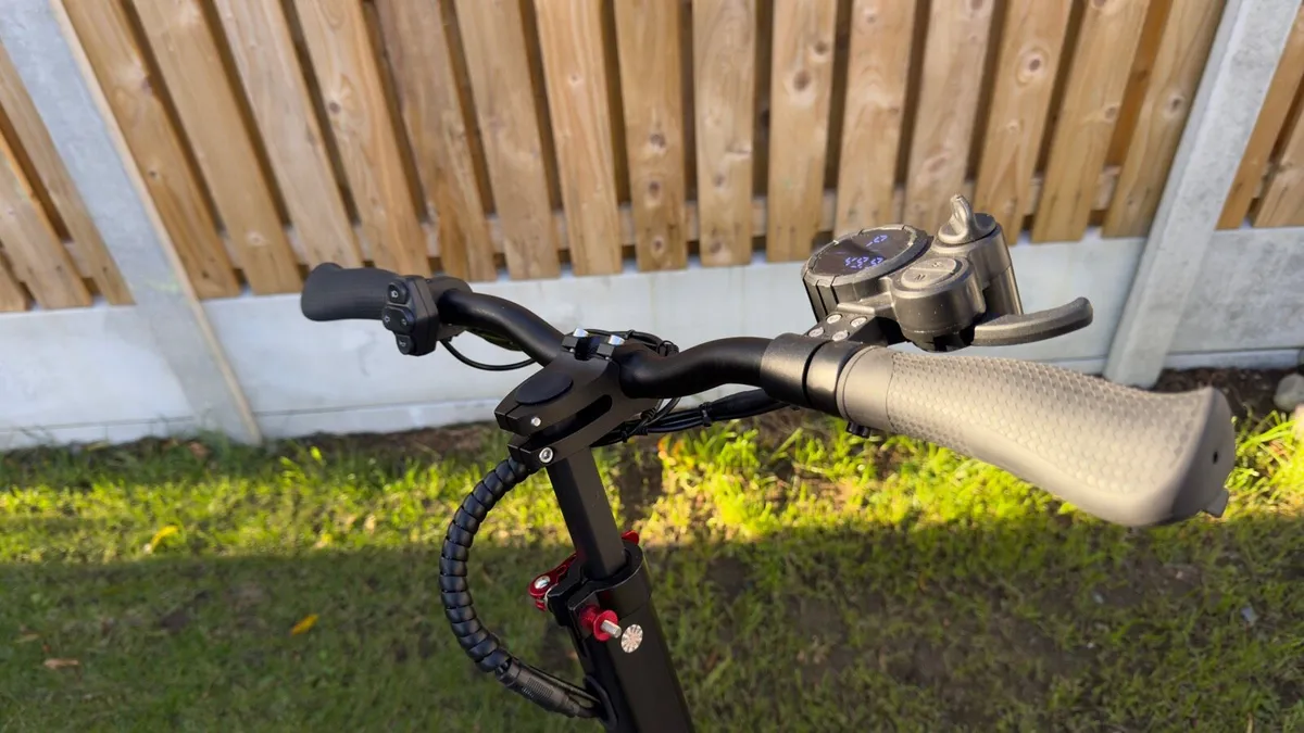 Kukirin M4 Max e-scooter (USED ONCE FOR REVIEW) - Image 3