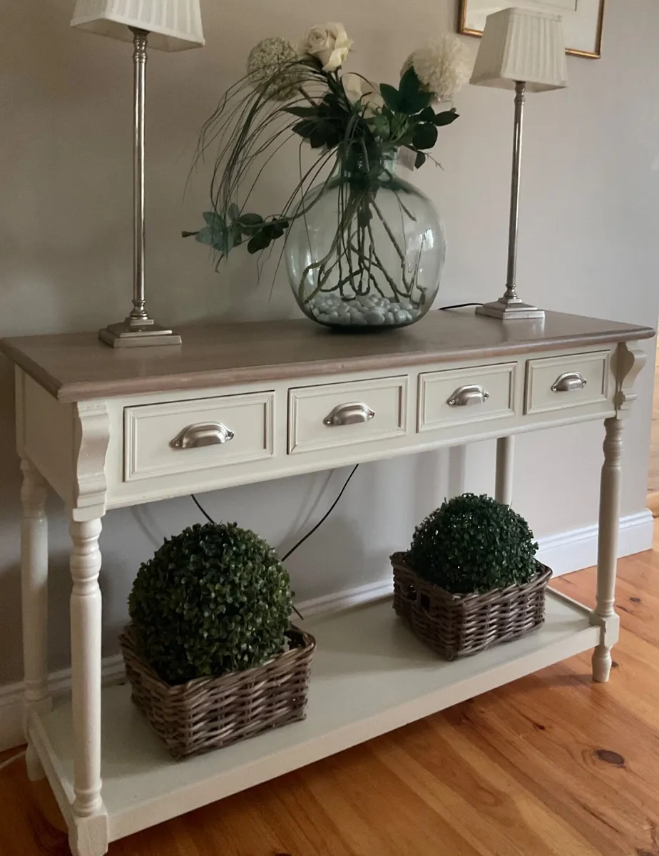 Hall console table in a french chic style - Image 3