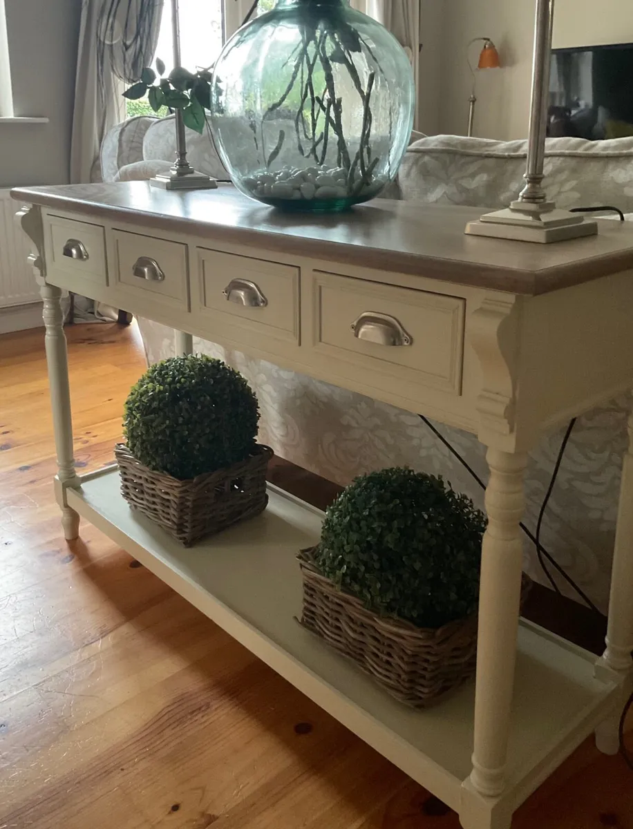 Hall console table in a french chic style - Image 4