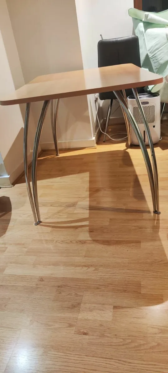 dinner table with 4 chairs - Image 3