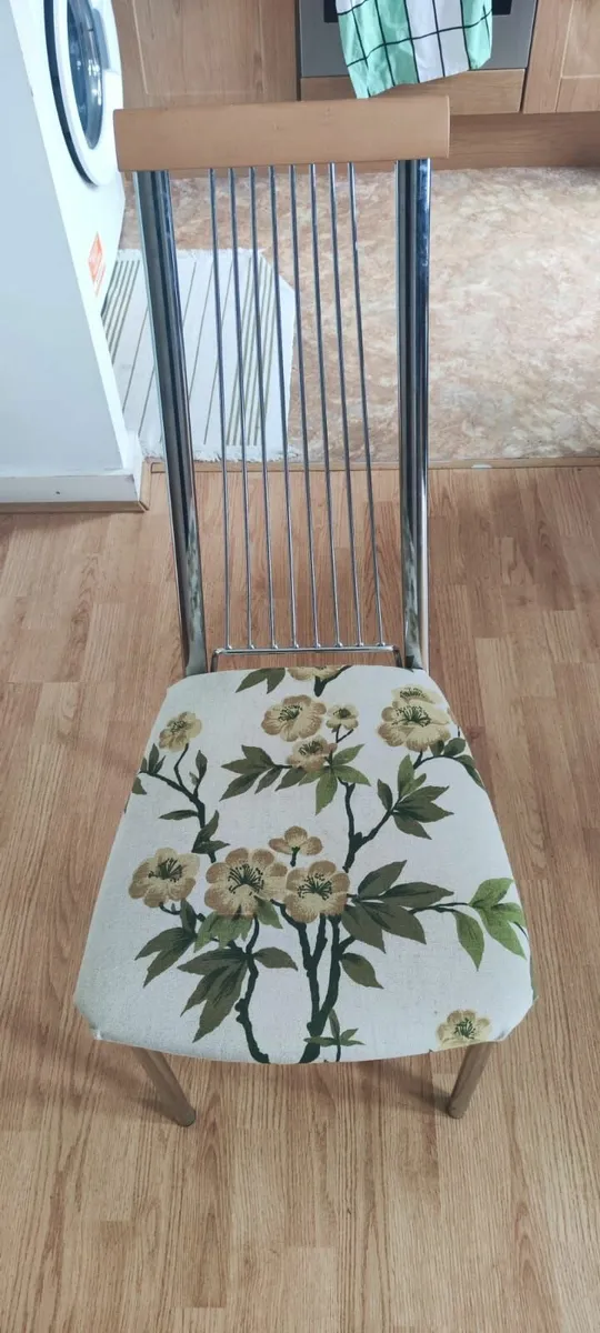 dinner table with 4 chairs - Image 1