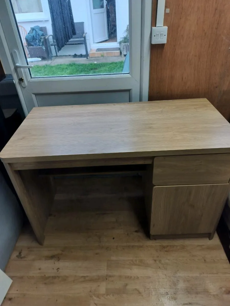 Office desk - Image 1