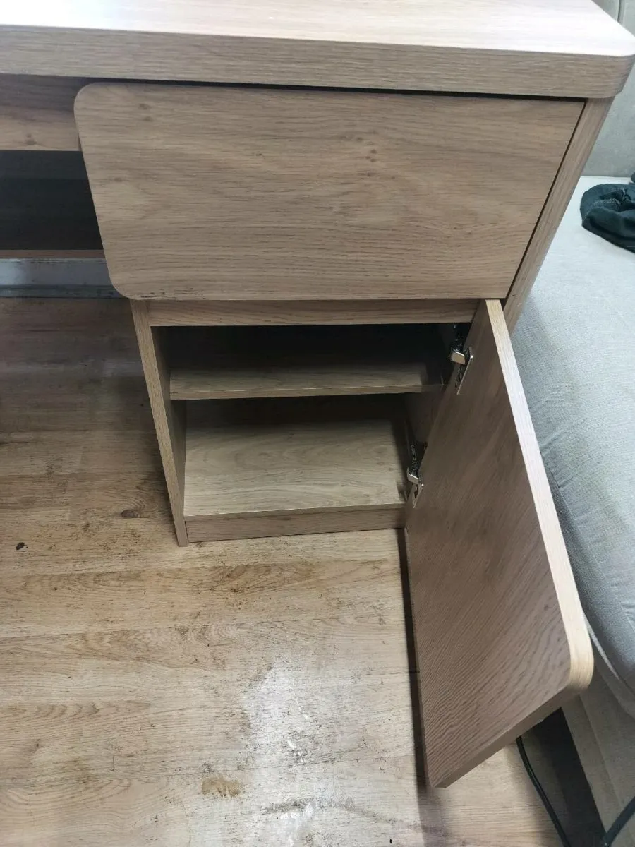 Office desk - Image 2