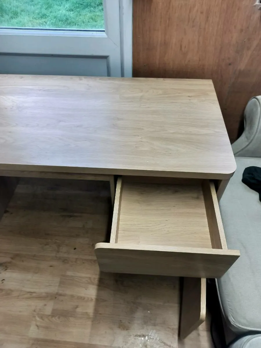 Office desk - Image 3