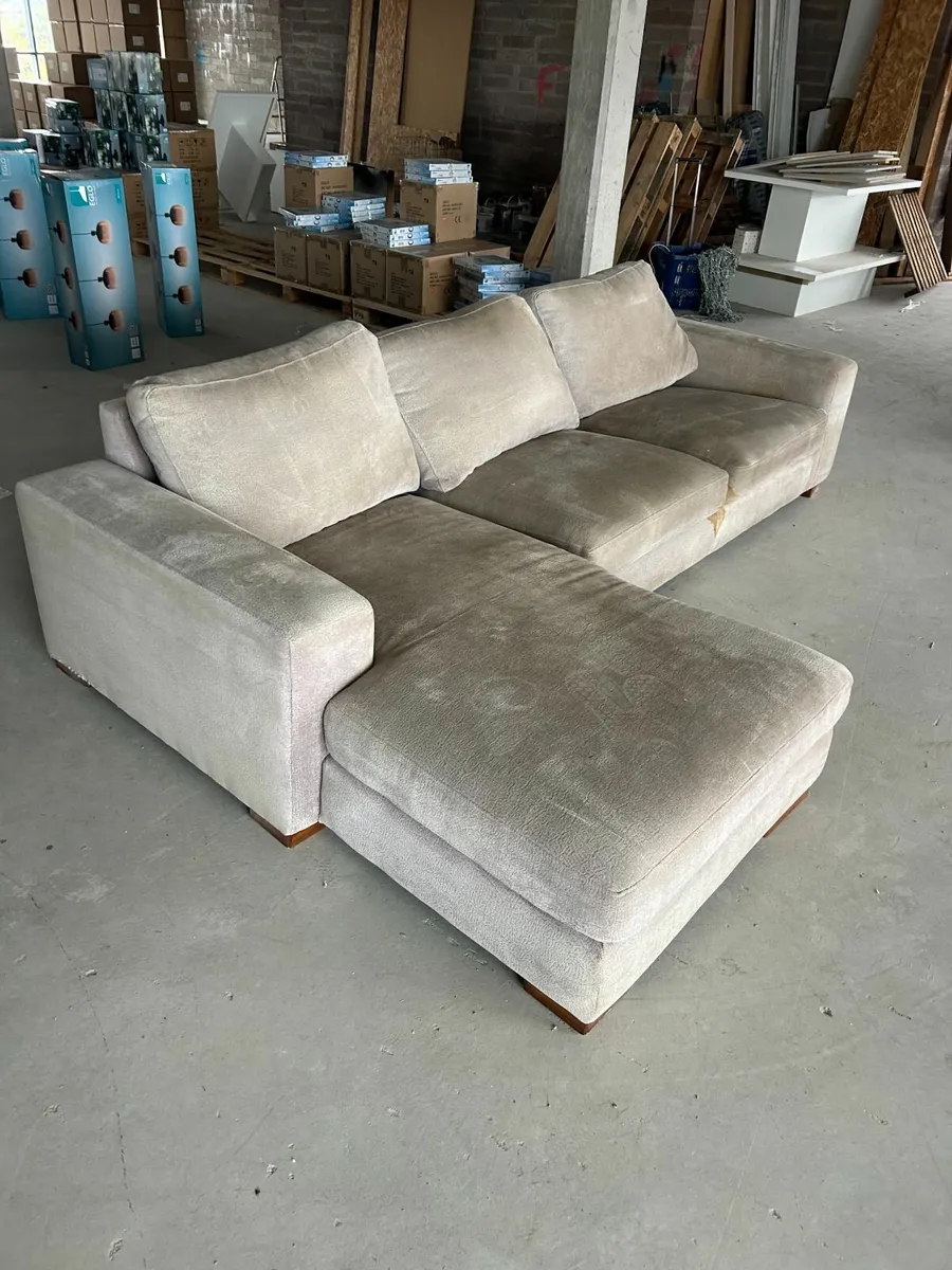 couch - Image 1