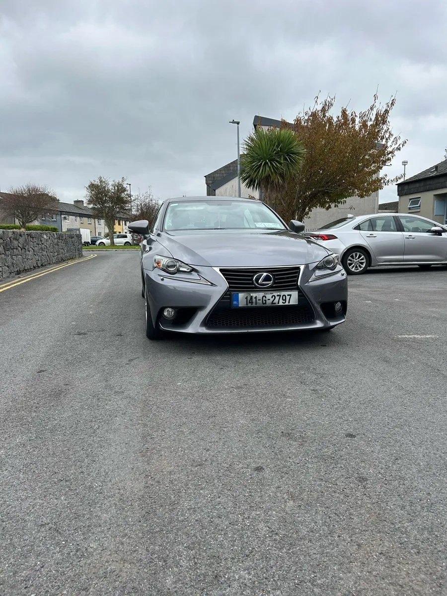 Lexus is 300 - Image 1