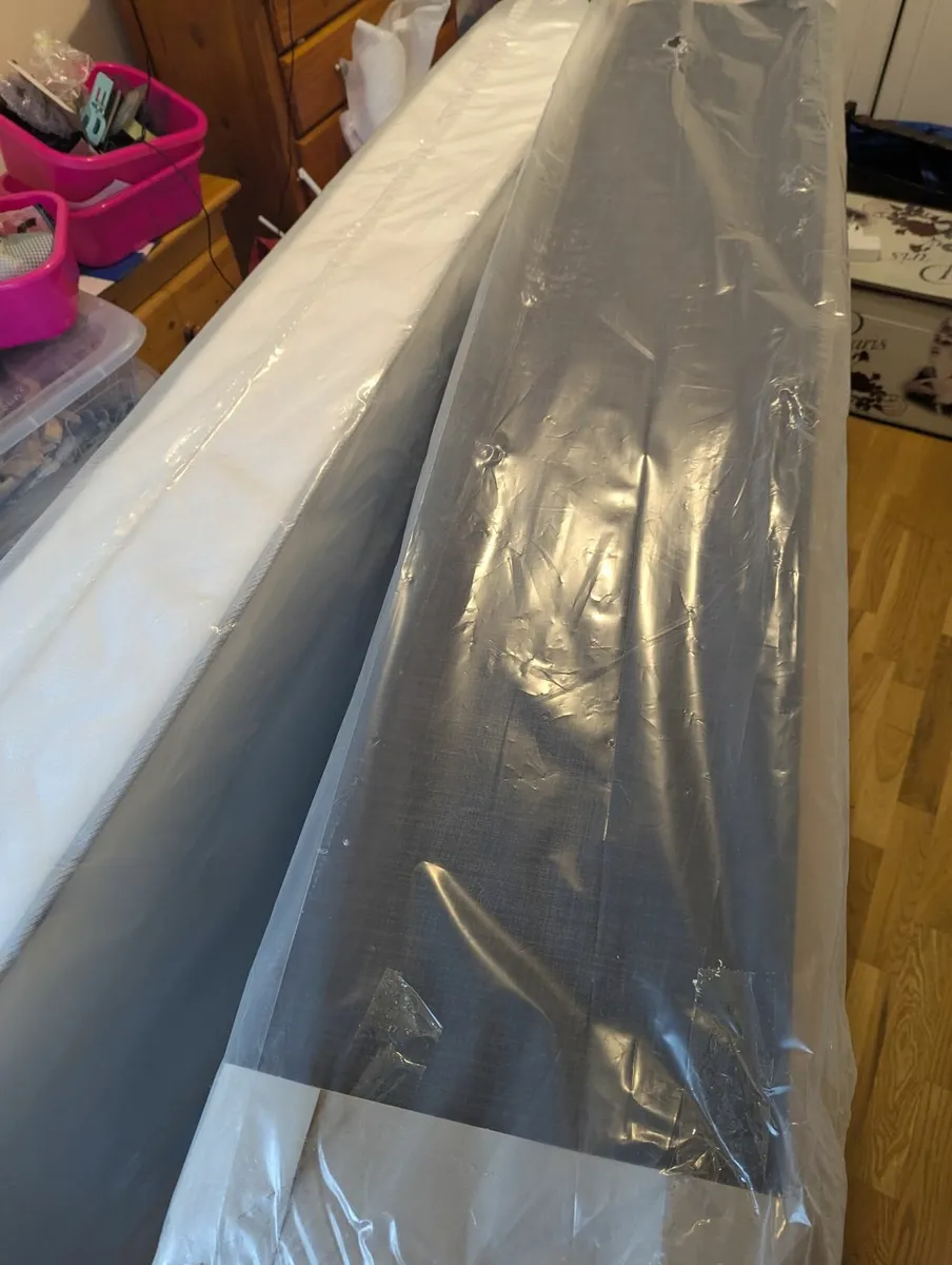 Single beds - Image 2