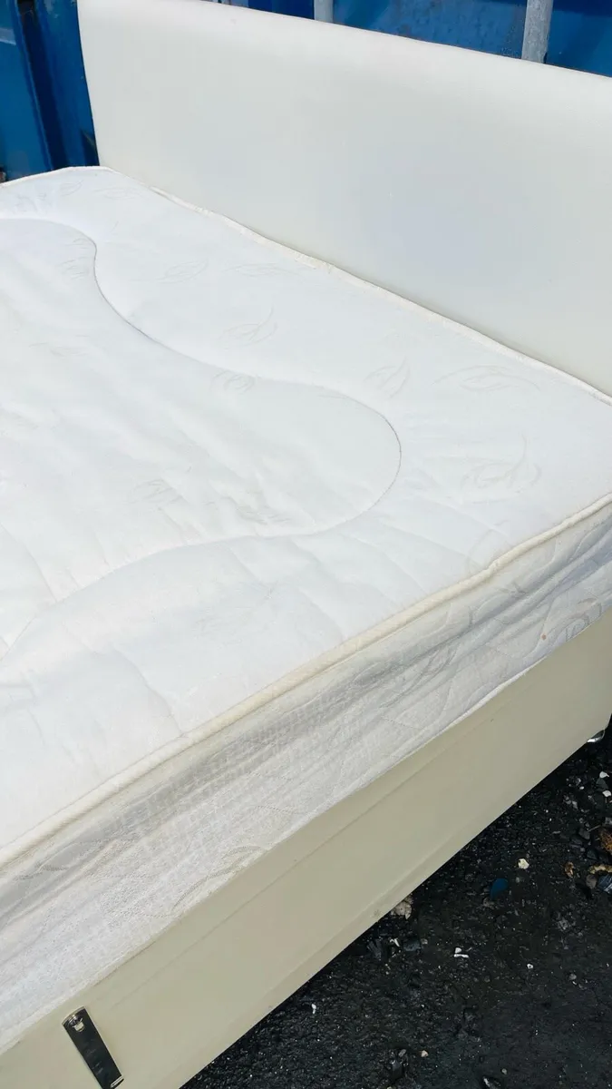 King size bed - Image 2