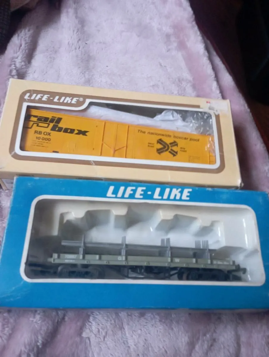 TYCO  LIFE -LIKE BOXCAR  LOCMOTOR WAGONS - Image 1