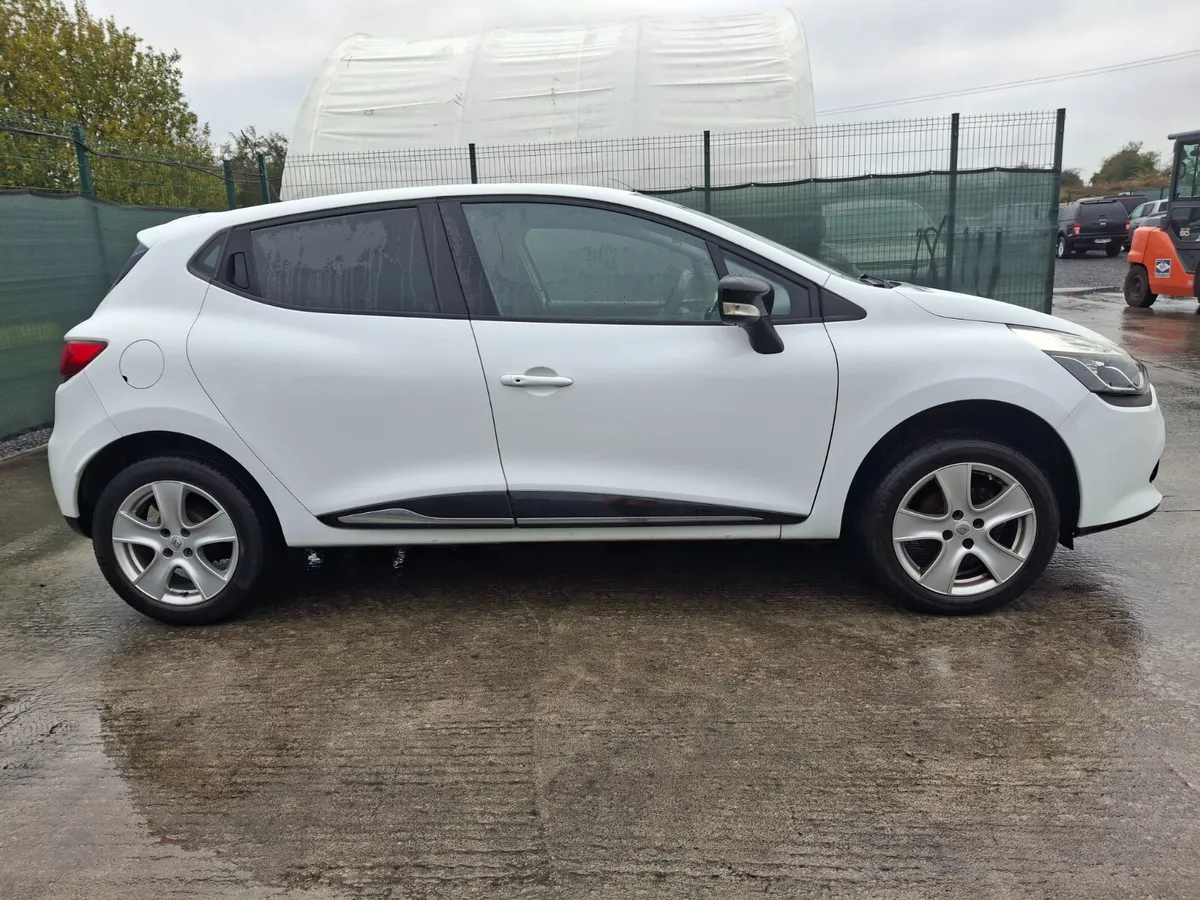 2016 Renault Clio Dynamic 1.2 Petrol - Image 3
