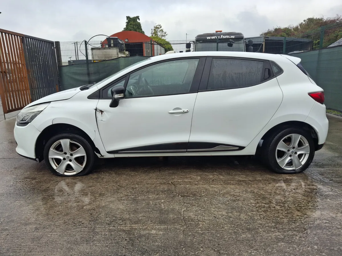 2016 Renault Clio Dynamic 1.2 Petrol - Image 2