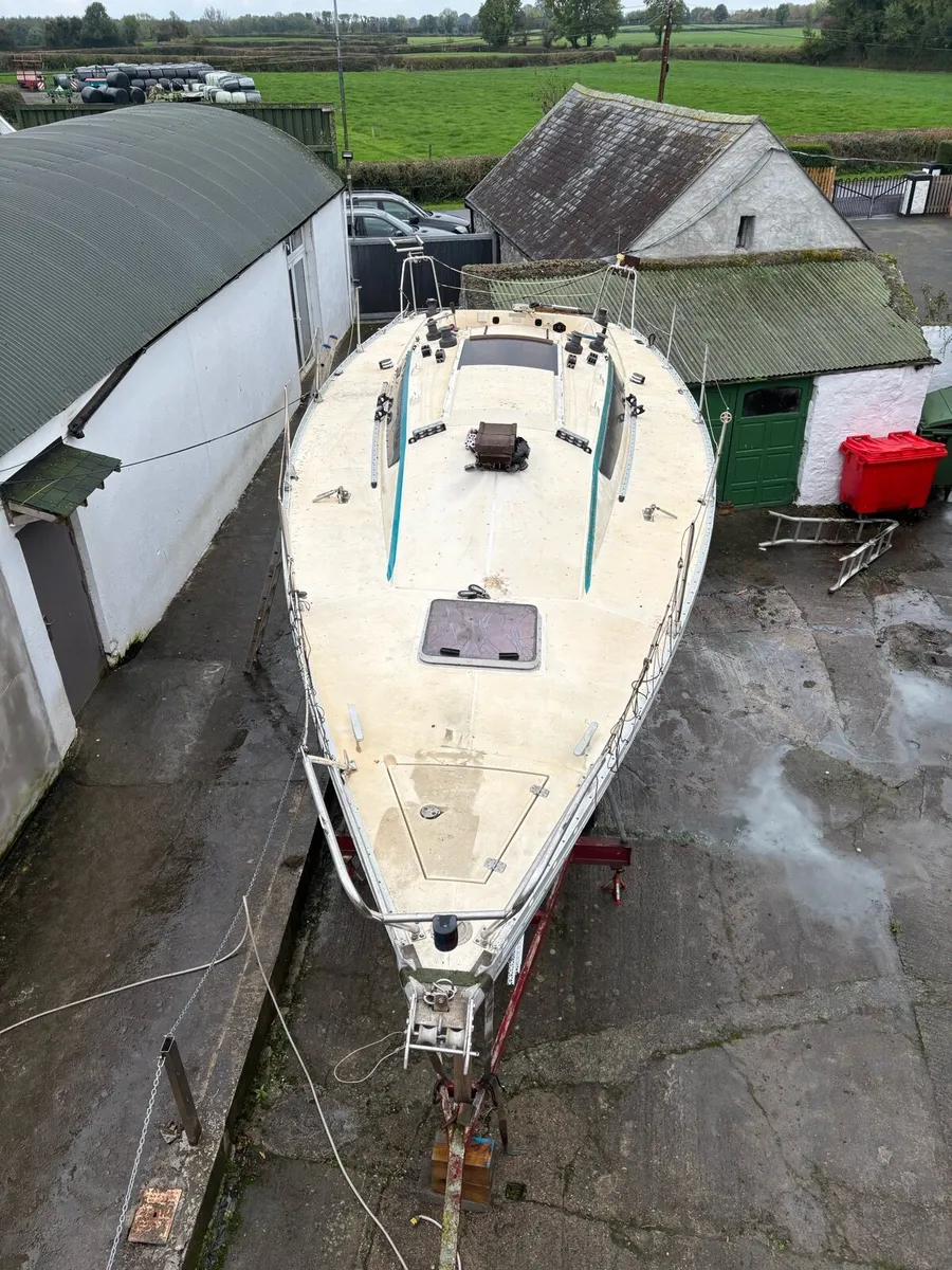 Jeanu selection 37 sail boat - Image 1