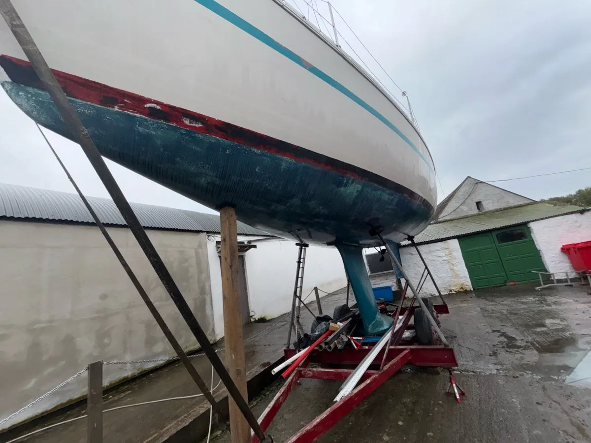 Jeanu selection 37 sail boat - Image 3