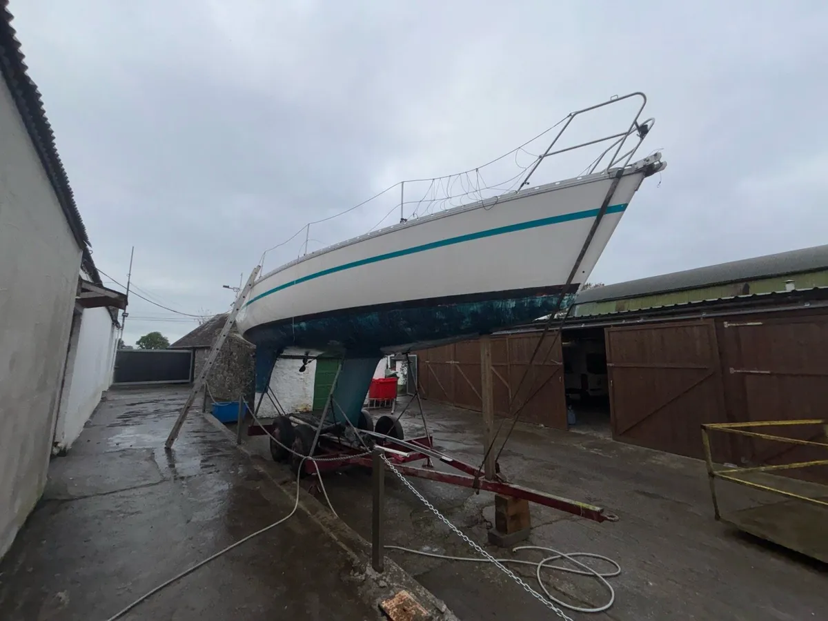 Jeanu selection 37 sail boat - Image 4