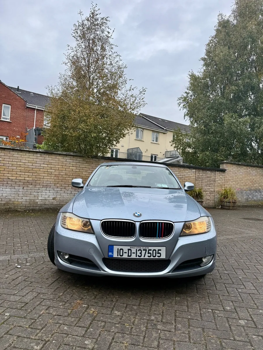 BMW 318i E90 SE 2010 Excelent Condition - Image 2