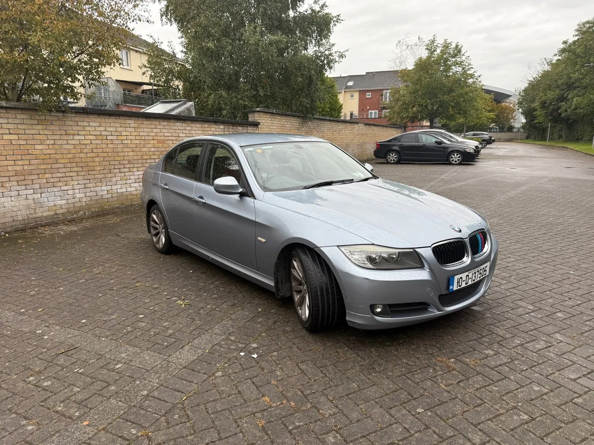 BMW 318i E90 SE 2010 Excelent Condition - Image 4