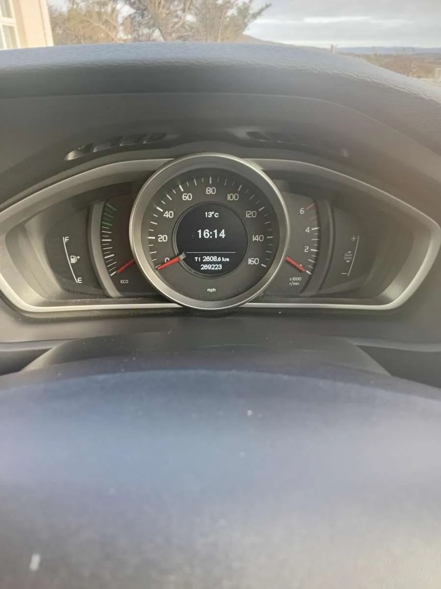 Volvo V40 - Image 3
