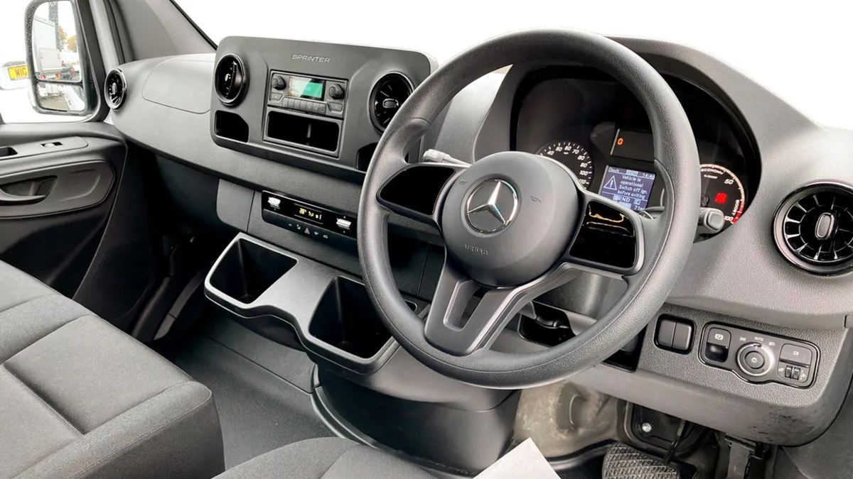 Mercedes-Benz eSprinter 55kWh Progressive L2H2 - Image 4