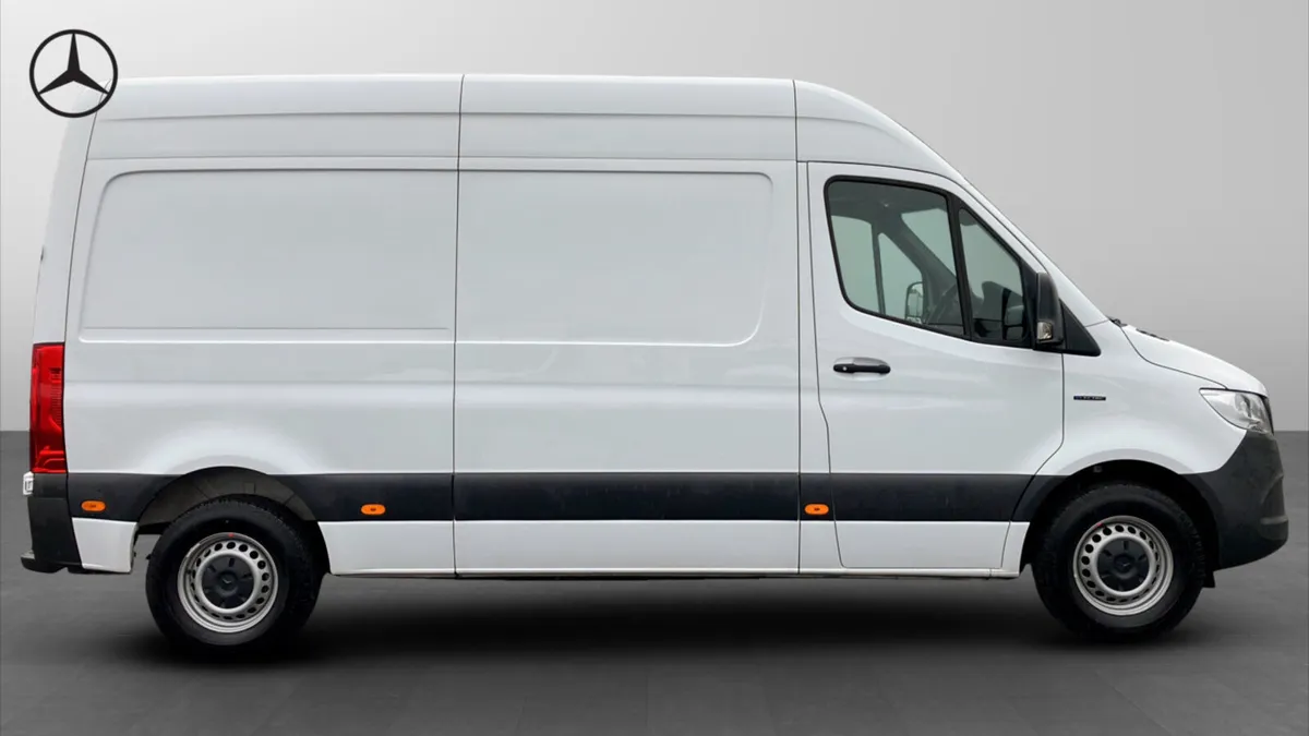 Mercedes-Benz eSprinter 55kWh Progressive L2H2 - Image 3