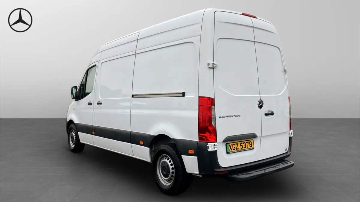 Mercedes-Benz eSprinter 55kWh Progressive L2H2 - Image 2