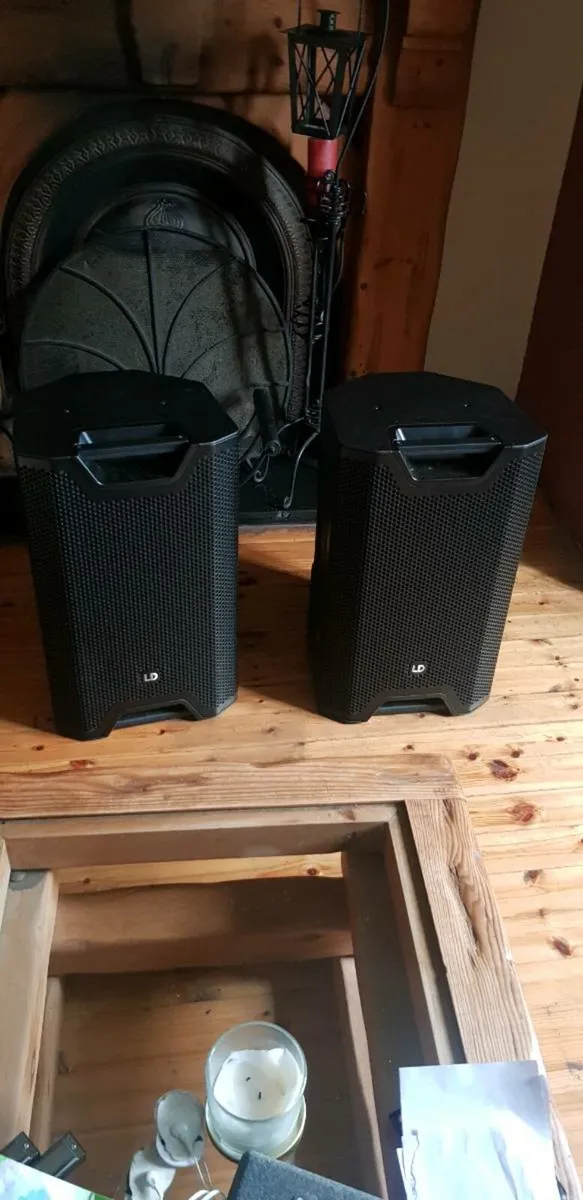 Ld Systems powered Icoa 12 A Bt speakers @ stands - Image 1