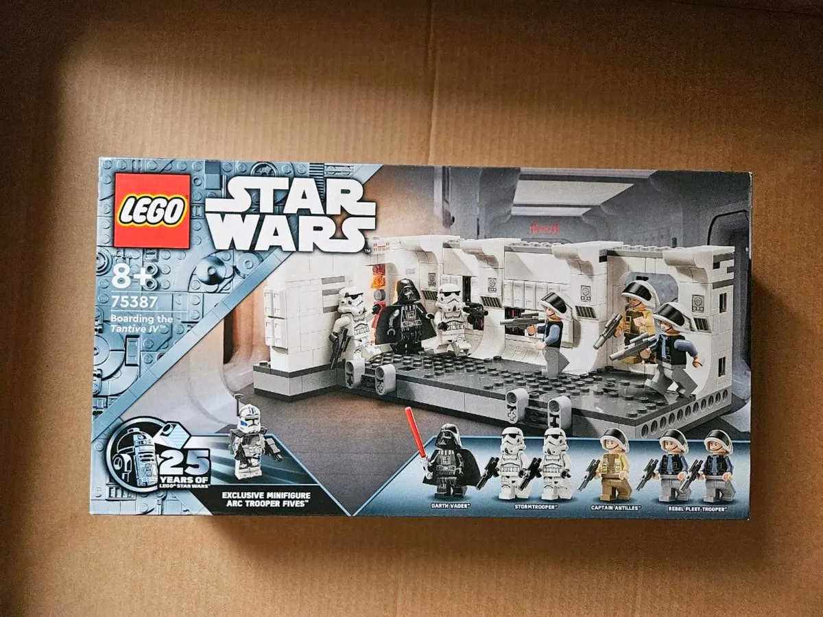 Lego boarding the tantive IV 75387 star wars