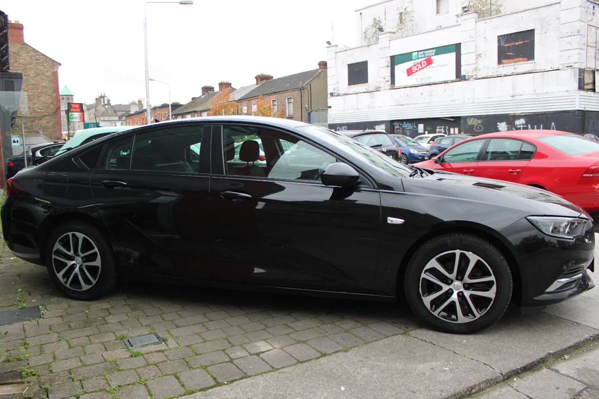 OPEL Insignia 1.6 DIESEL DESIGN 2019 - Image 3