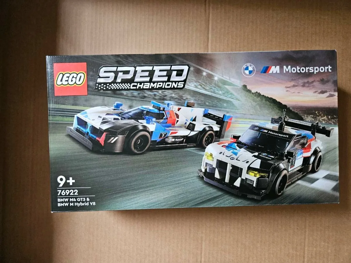 Lego bmw m4 gt3 and M hybrid v8 76922 champions