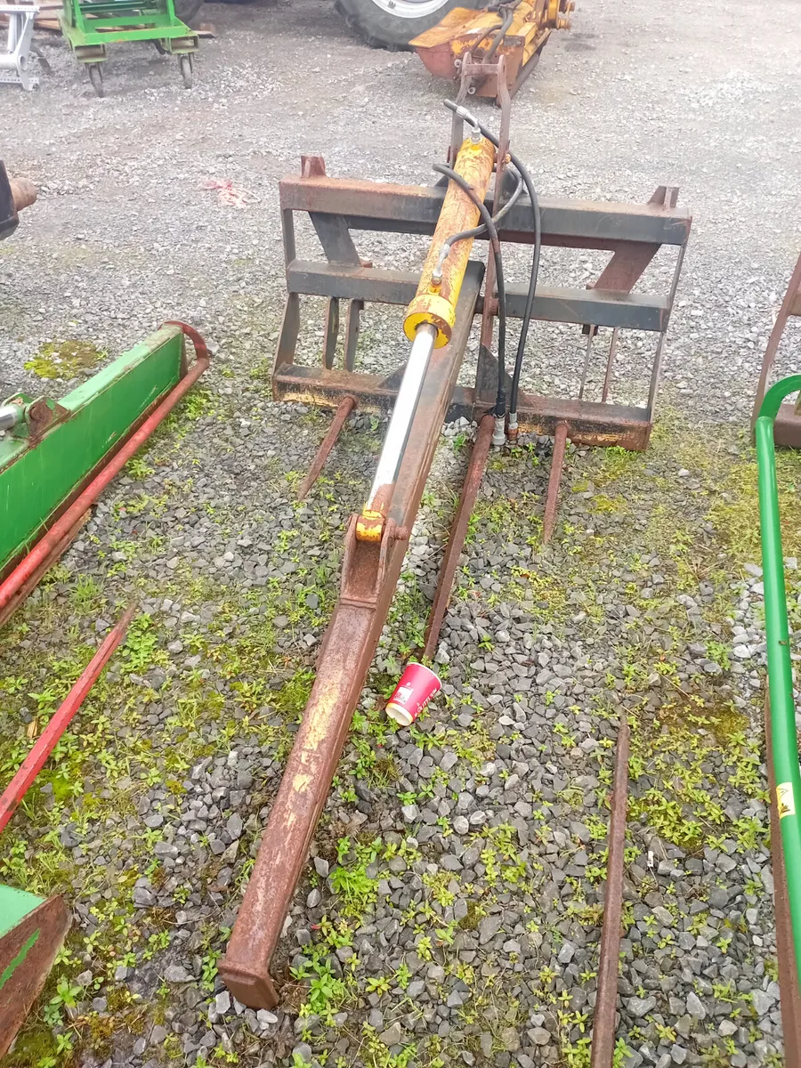 Rossmore Bale Splitter - Image 1