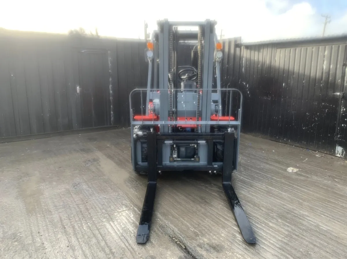 Apache CPCD35 Diesel Forklift - Image 2