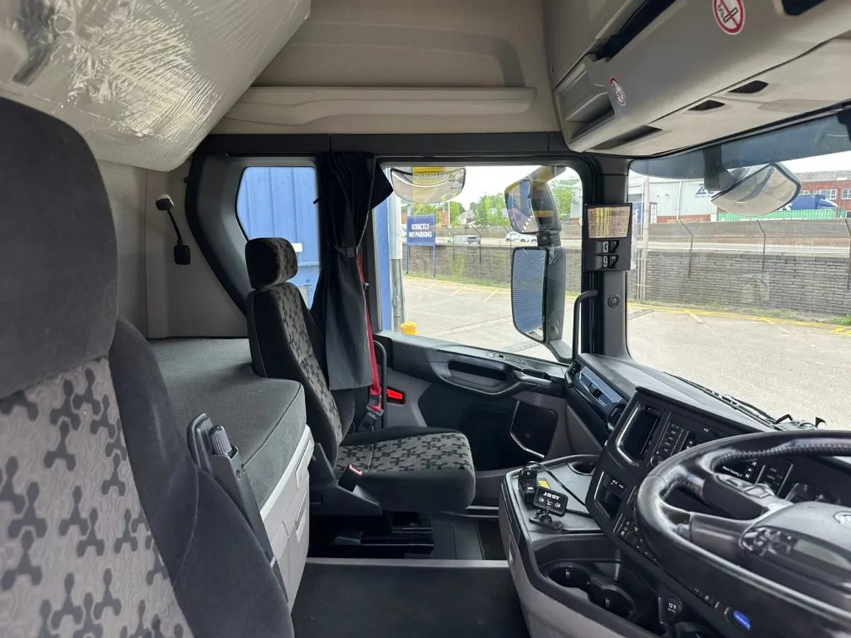 2022 Scania R450 Highline Tractor Unit - Image 2