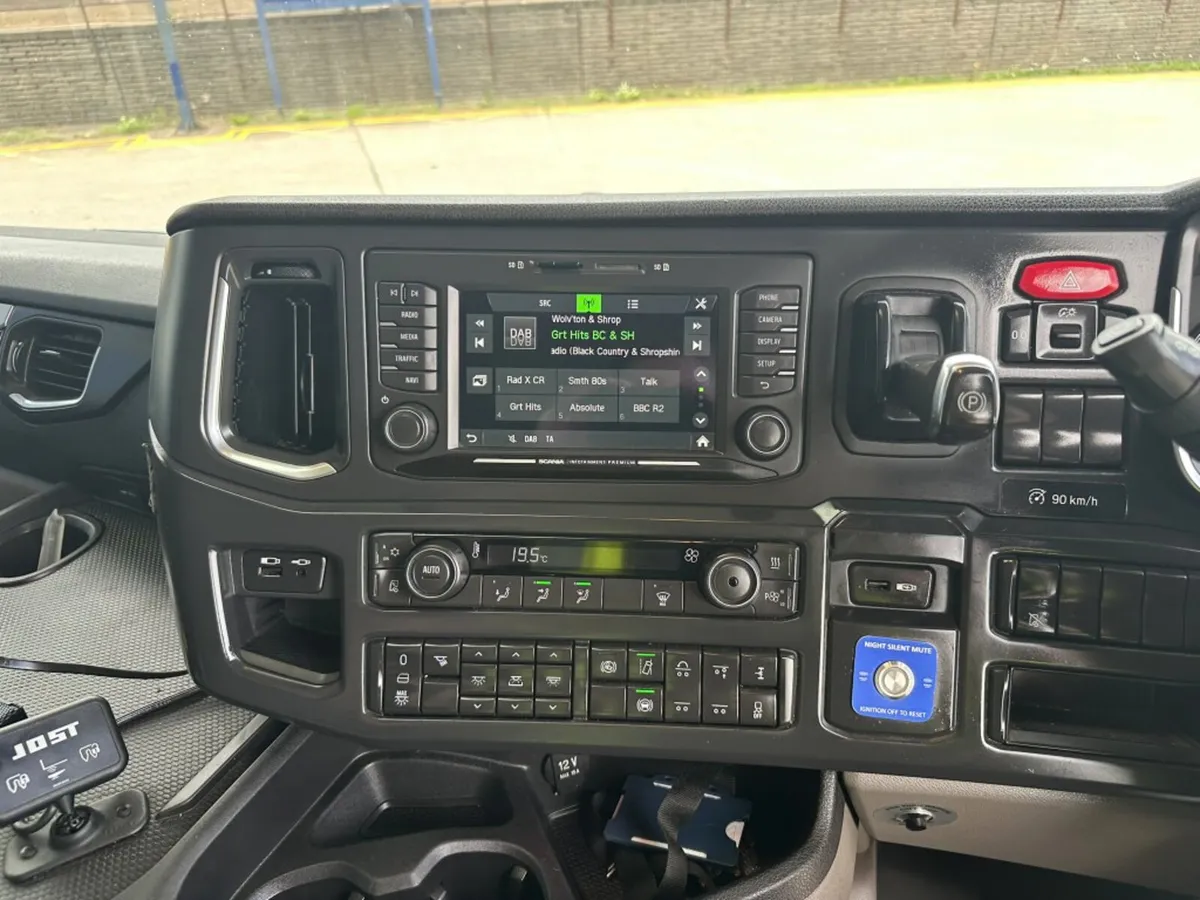 2022 Scania R450 Highline Tractor Unit - Image 3