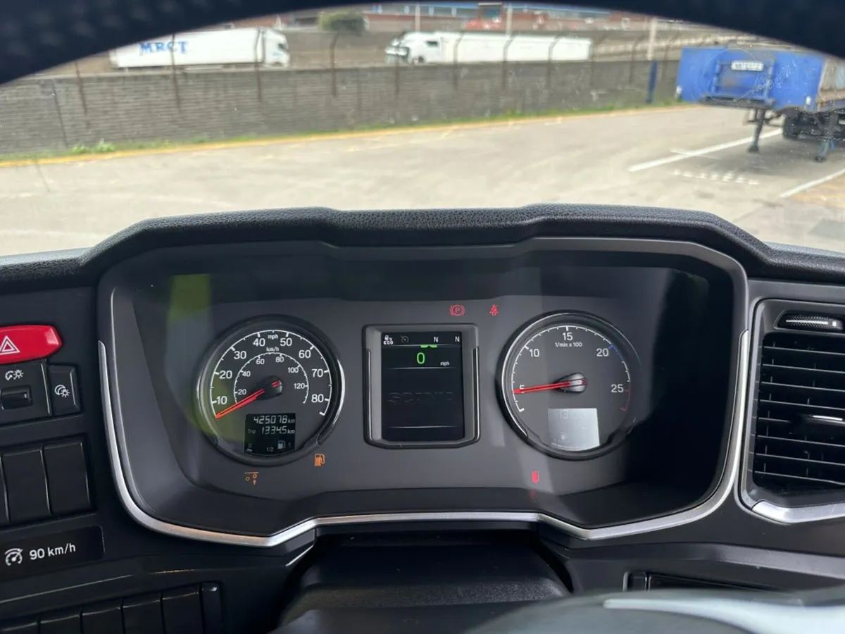 2022 Scania R450 Highline Tractor Unit - Image 4