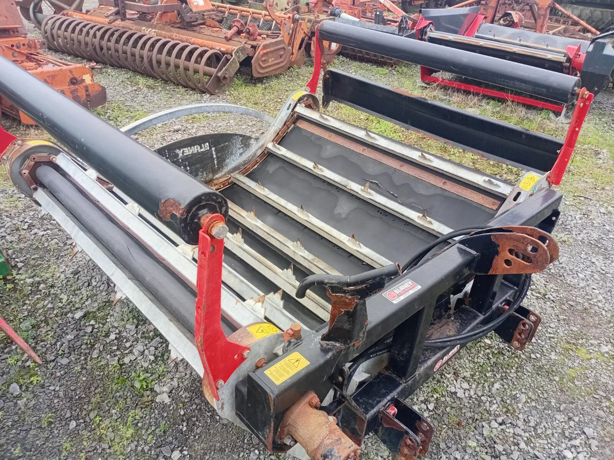 Blaney bale feeder - Image 1