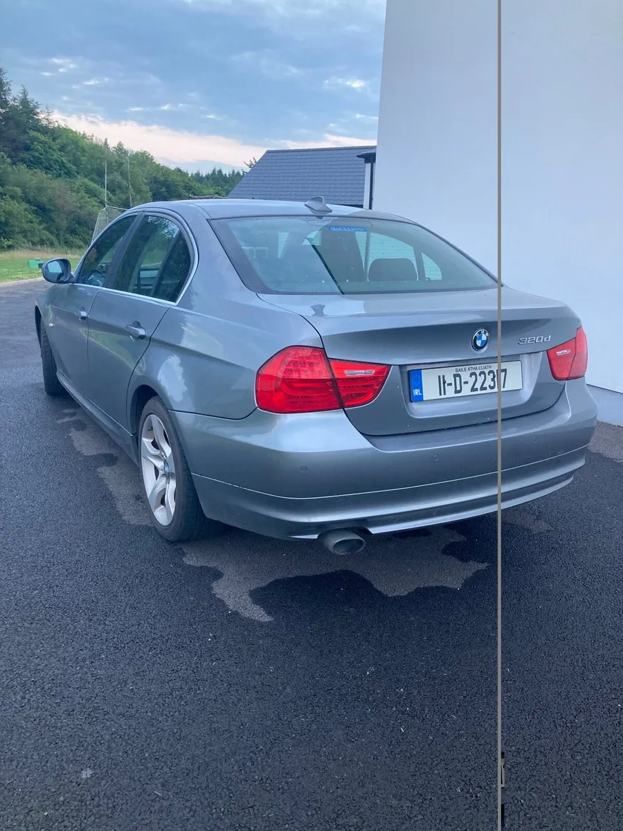 BMW 3-Series 2011 - Image 4