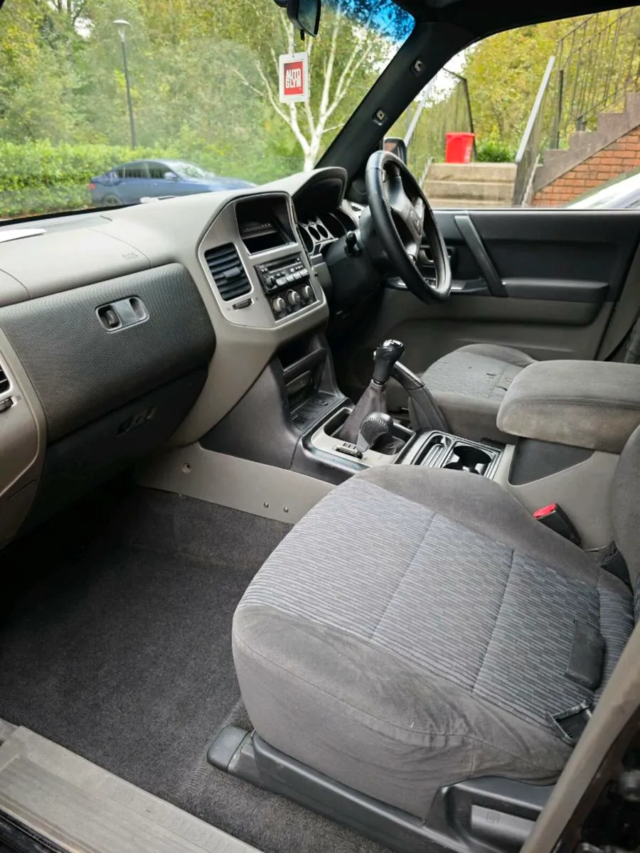 Mitsubishi Pajero - Image 4