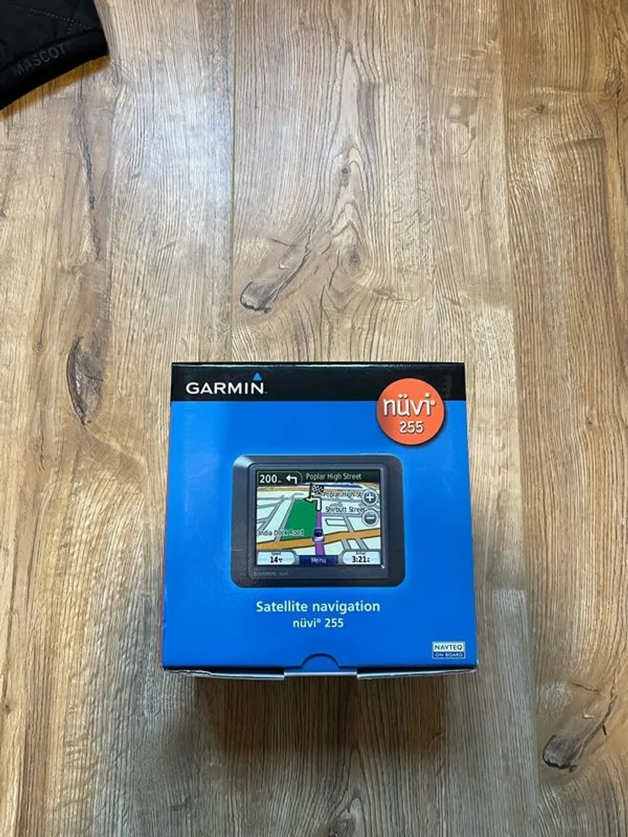 Garmin Nuvi 255 Sat Nav - Image 1