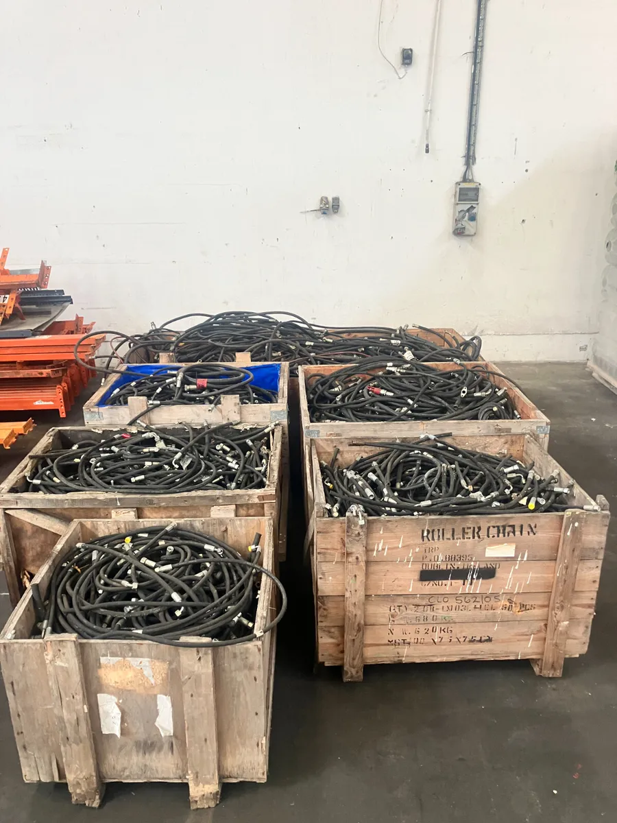 Large quanity of hydraulic hose - Image 1