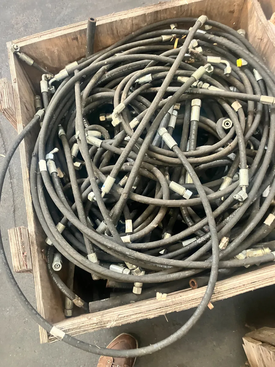 Large quanity of hydraulic hose - Image 2