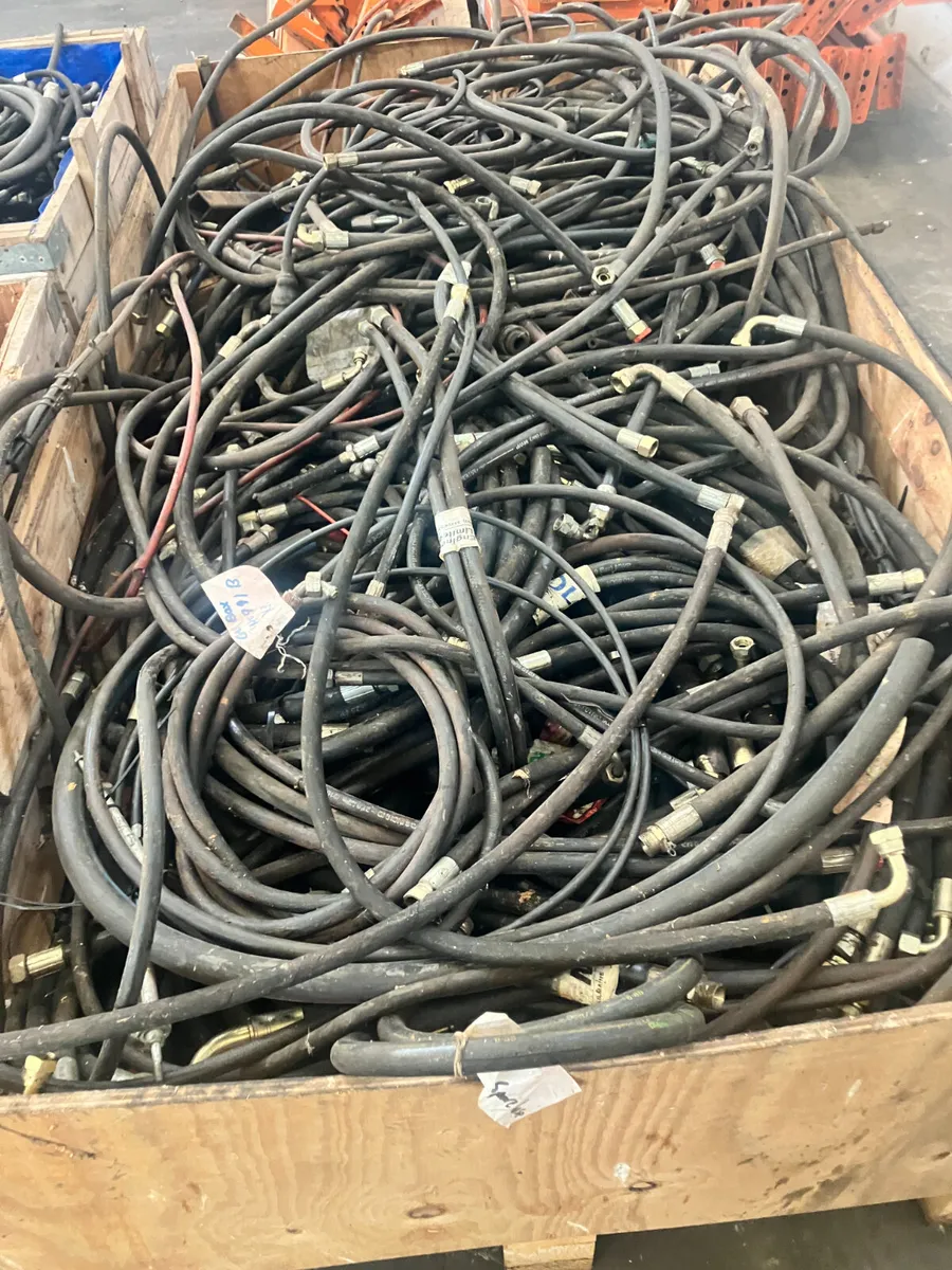 Large quanity of hydraulic hose - Image 4