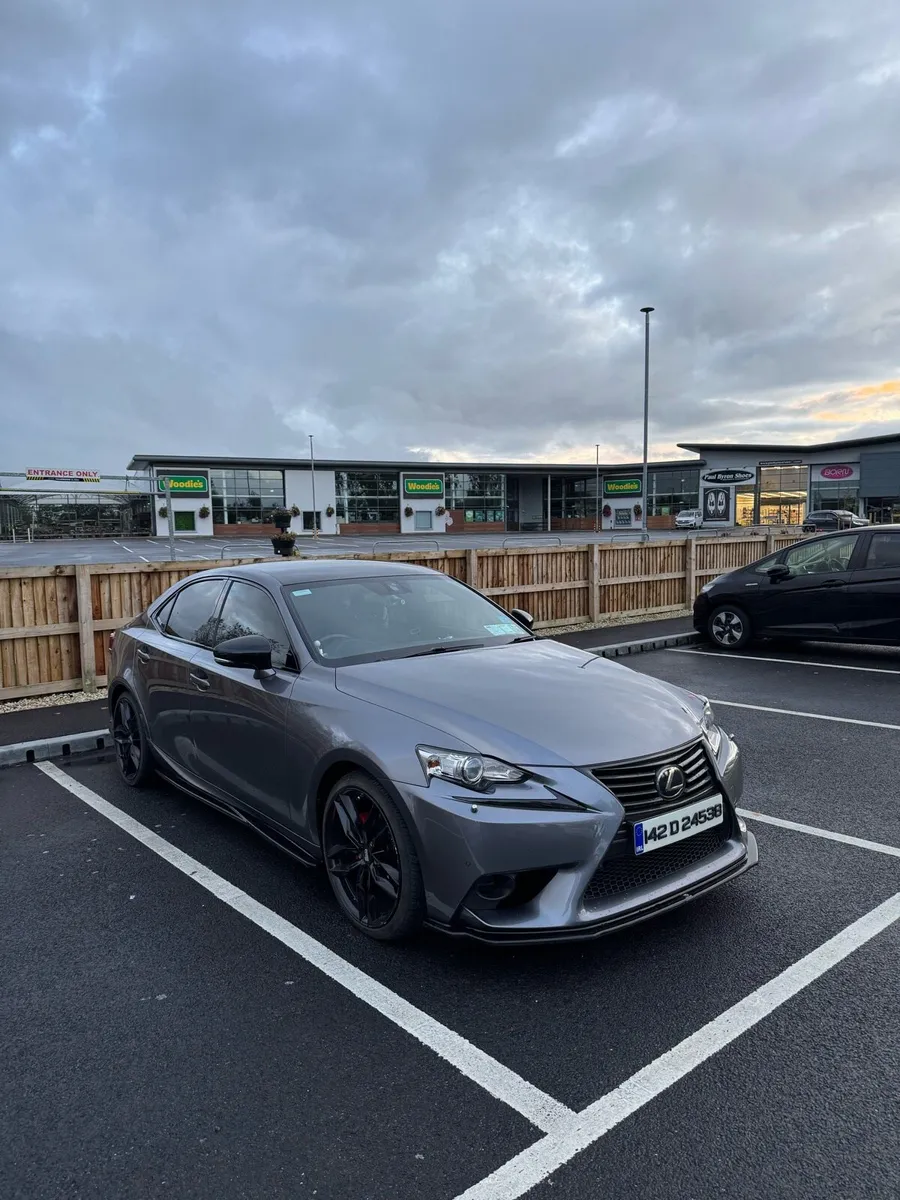 Lexus is300h executive business - Image 1