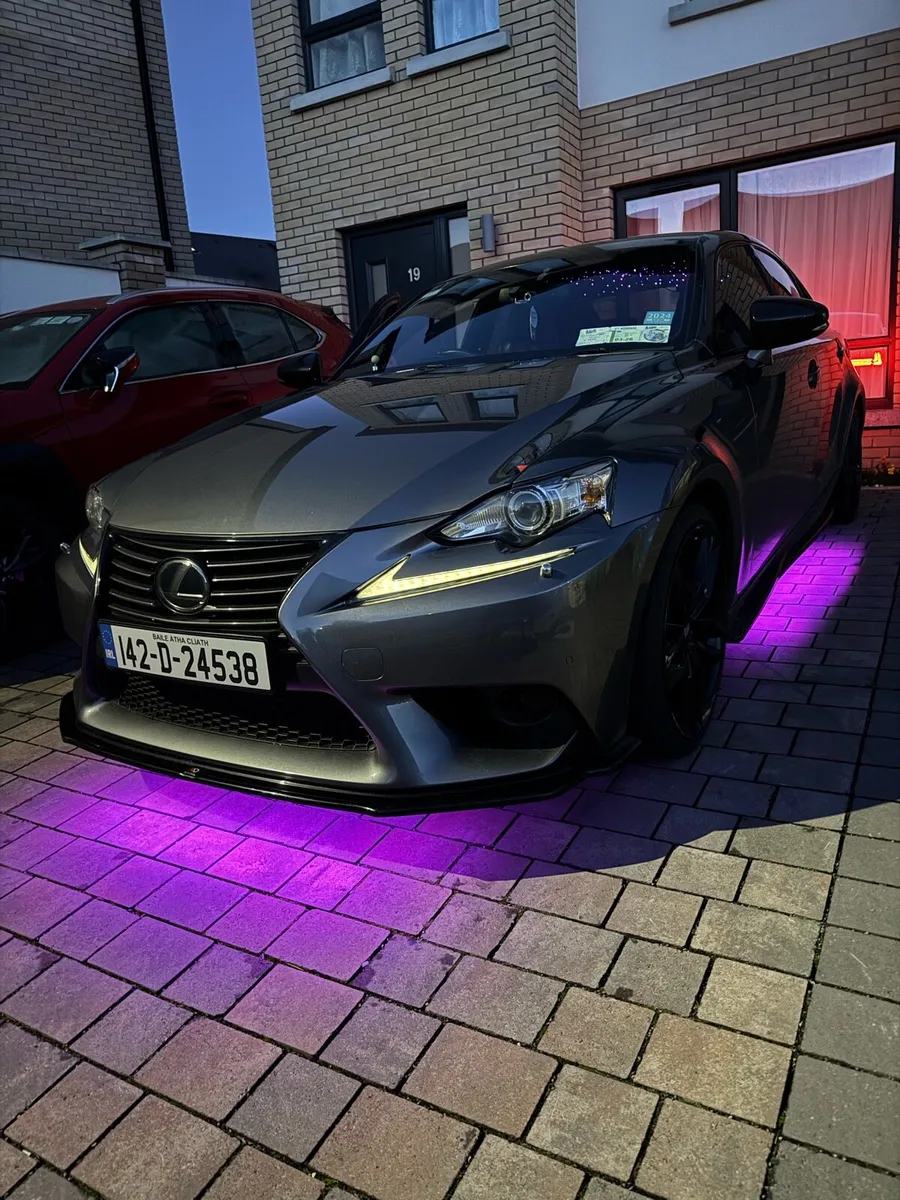 Lexus is300h executive business - Image 3