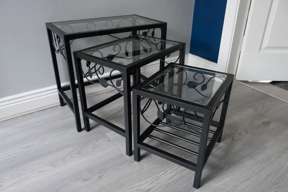 nest of 3 tables + coffee table - Image 2