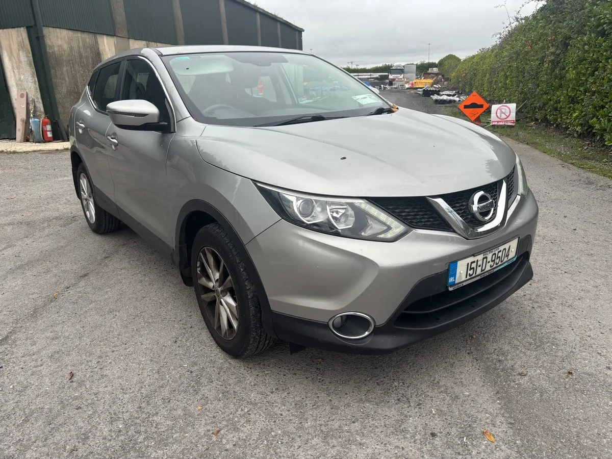 2015 Nissan qasqui 1.2 petrol only 67k kilometres - Image 1