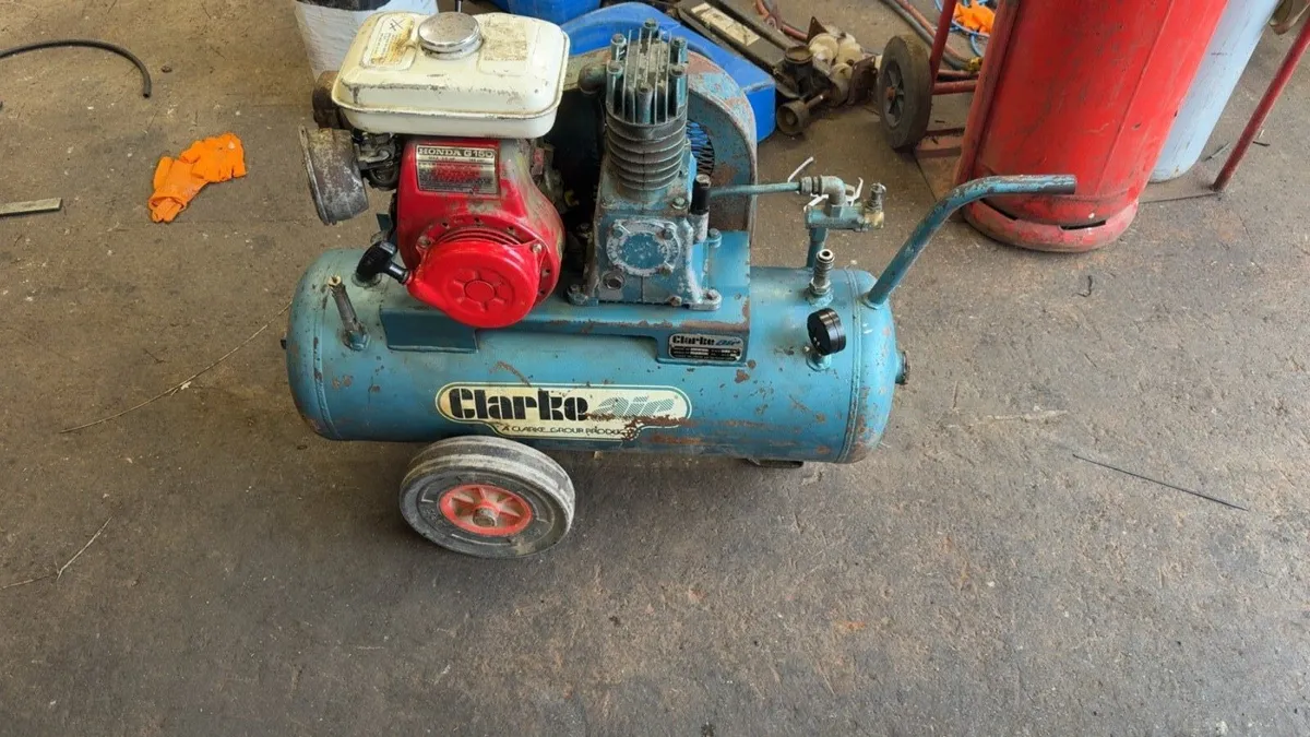 Petrol compressor - Image 1