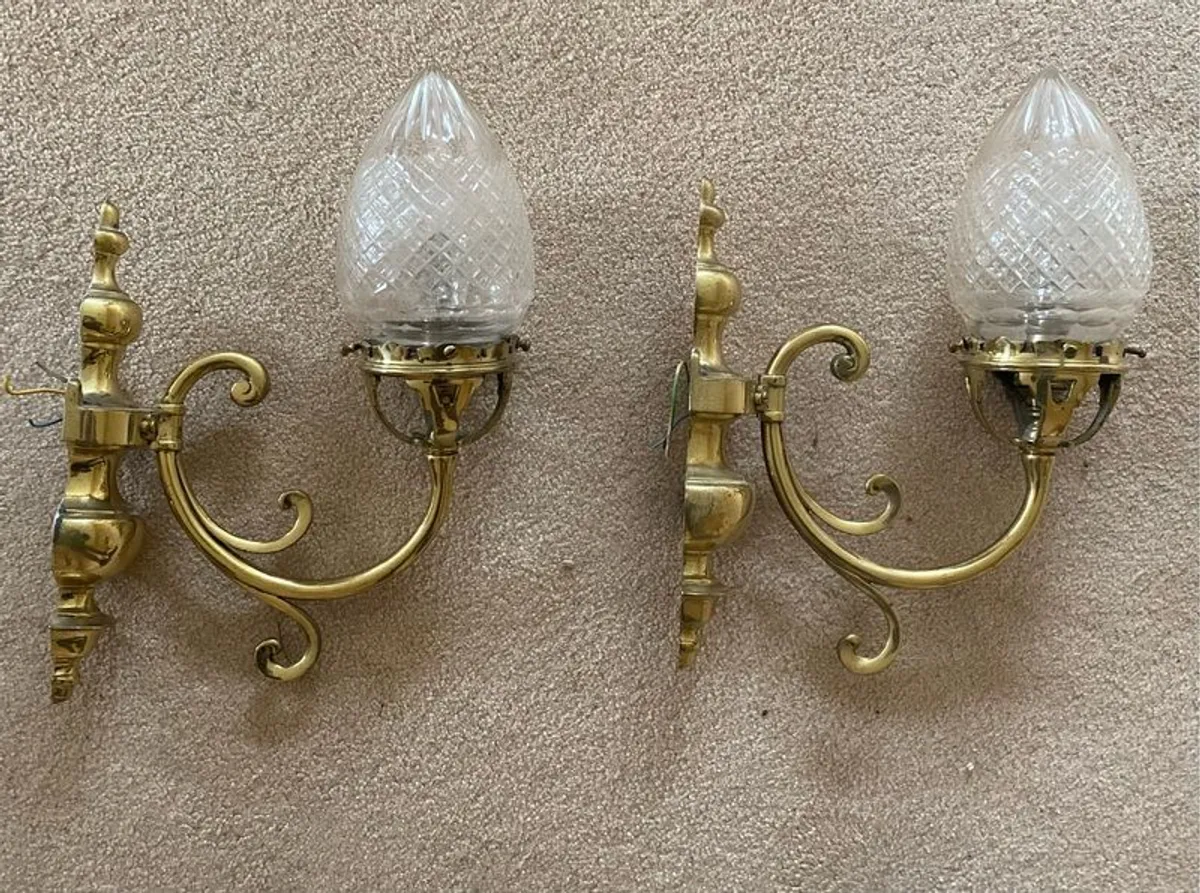 Pair solid brass and glass wall lights - Image 2