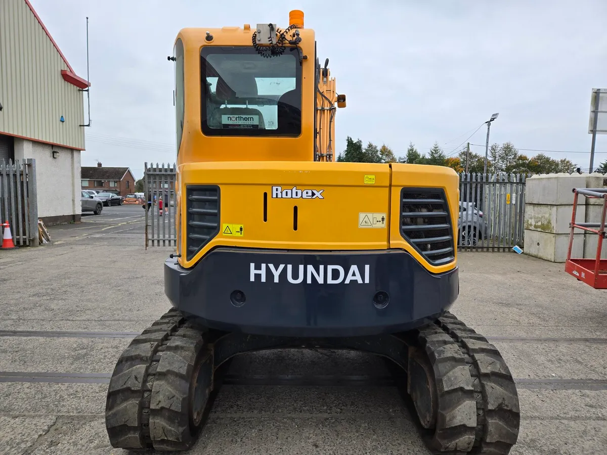 2015 Hyuandi Robex 80CR-9A - Image 2