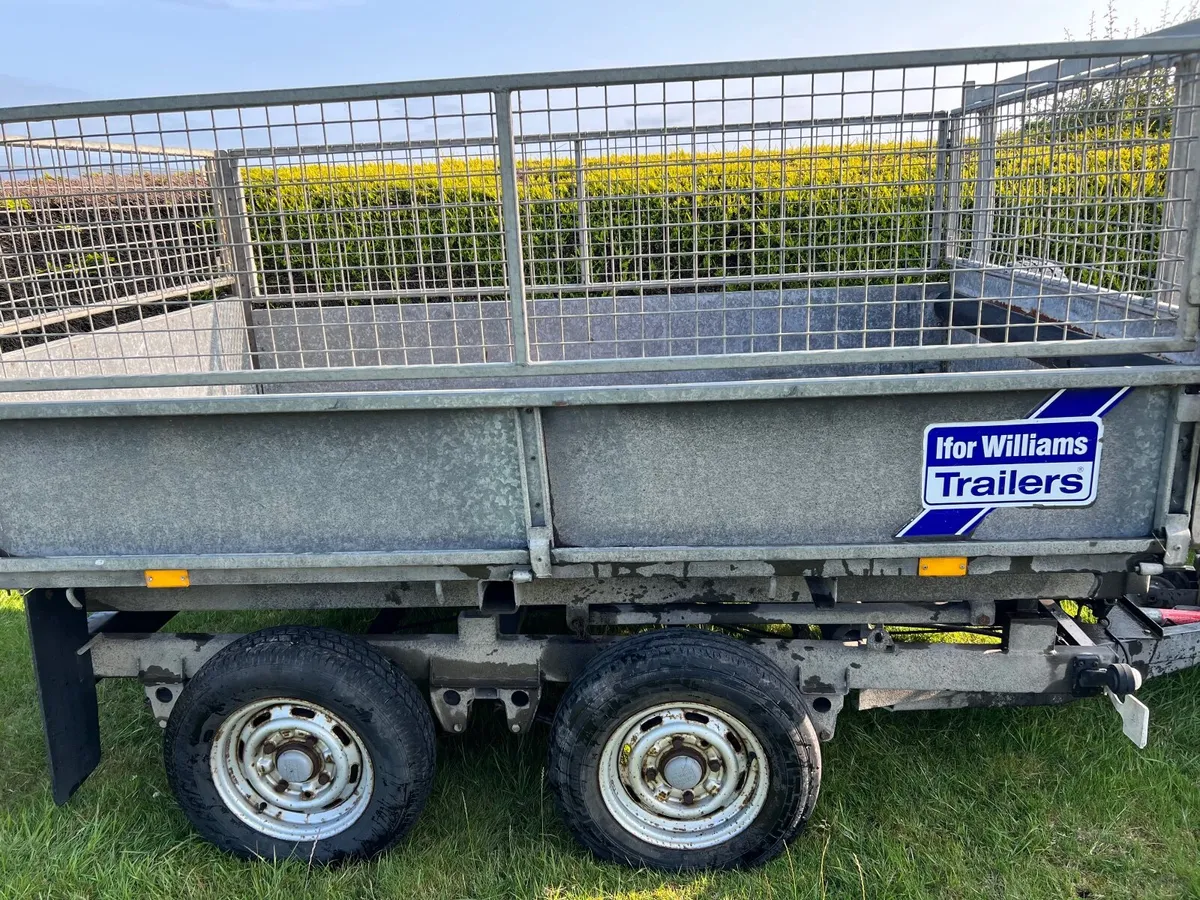 Trailers - Image 1