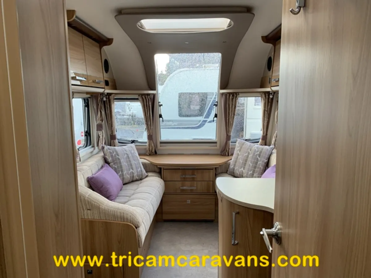 2017 Bailey Unicorn Cabrera, Fixed Island Bed - Image 2