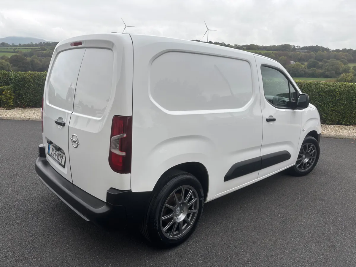 2021 (211)Opel Combo 1.5 Diesel (3 Seater) - Image 4